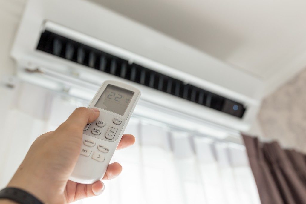split type airconditioner and remote control
